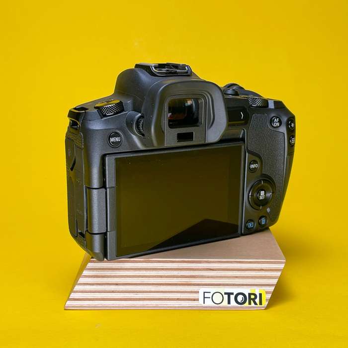 Set Canon EOS R + RF 24-105 mm f/4-7,1 IS STM + grip BG-E22