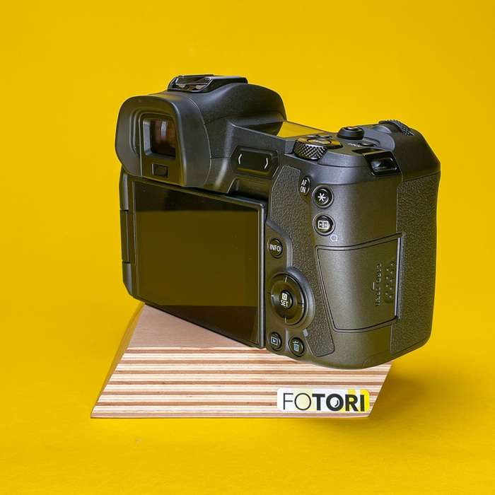 Set Canon EOS R + RF 24-105 mm f/4-7,1 IS STM + grip BG-E22