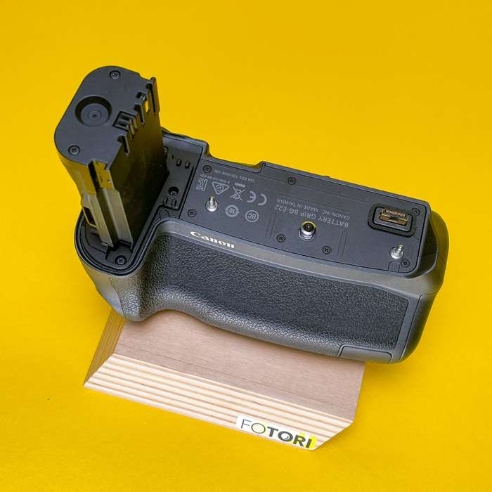 Set Canon EOS R + RF 24-105 mm f/4-7,1 IS STM + grip BG-E22