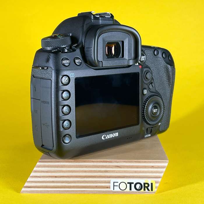 Canon EOS 5D Mark IV | 433038000813