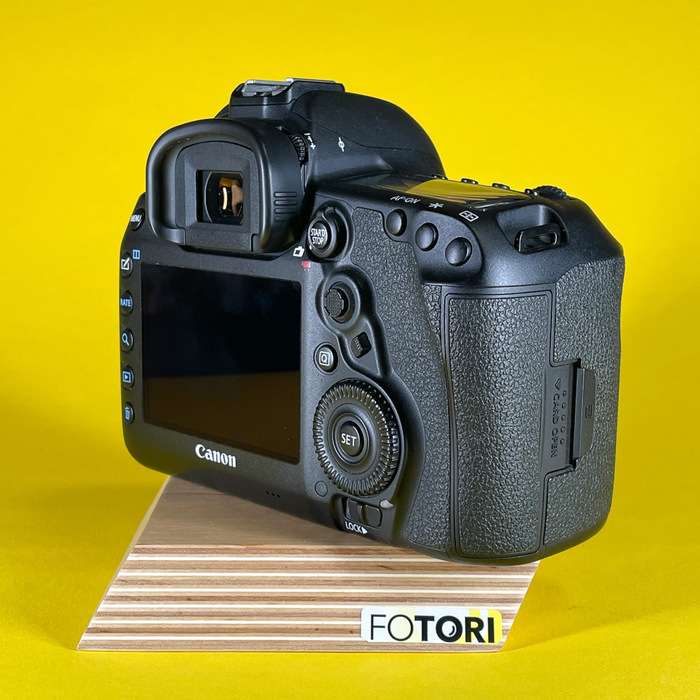 Canon EOS 5D Mark IV | 433038000813