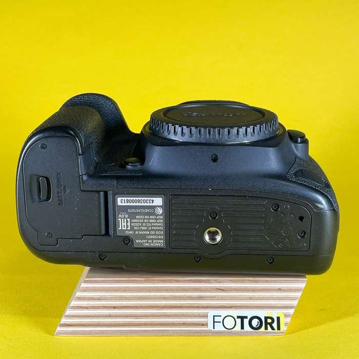 Canon EOS 5D Mark IV | 433038000813