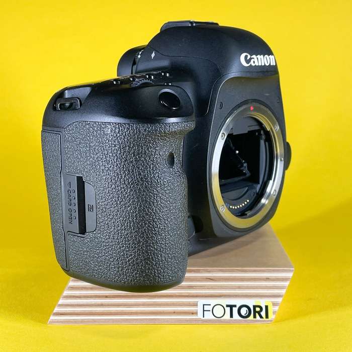 Canon EOS 5D Mark IV | 433038000813