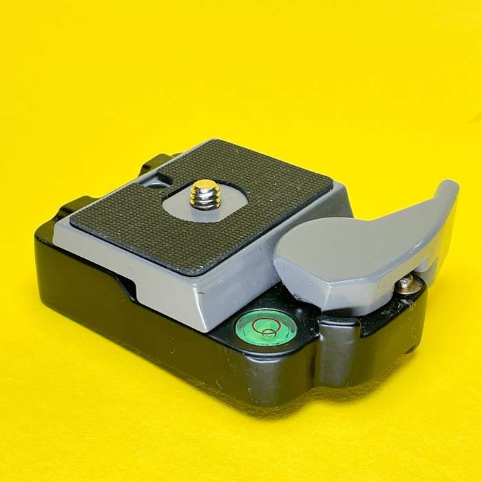 Rychloupínací adaptér 323 RC2 pro destičku Manfrotto 200PL-14