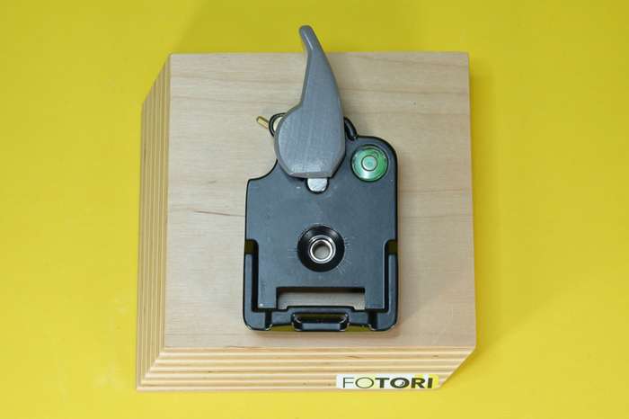 Rychloupínací adaptér 323 RC2 pro destičku Manfrotto 200PL-14