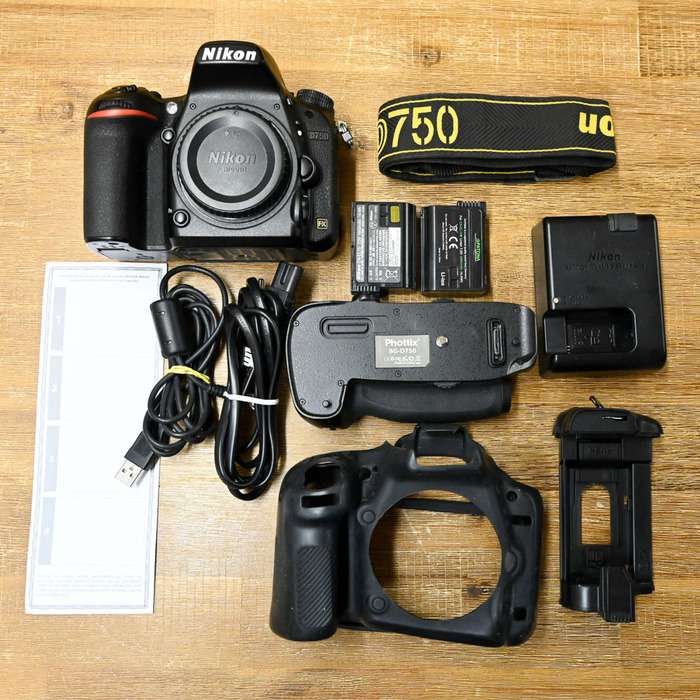Nikon D750 | náhradní baterie | grip