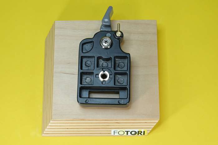 Rychloupínací adaptér 323 RC2 pro destičku Manfrotto 200PL-14