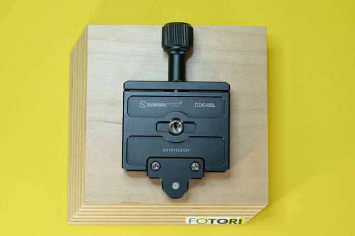 Rychloupínací svorka s vodováhou standardu Arca Swiss