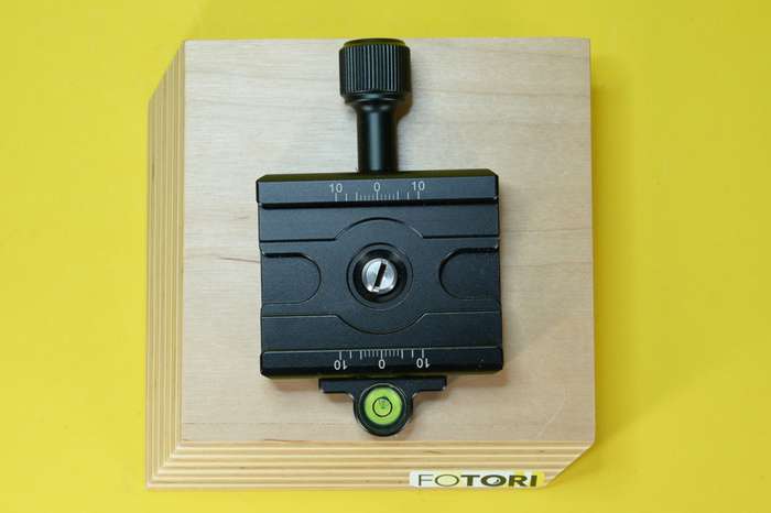 Rychloupínací svorka s vodováhou standardu Arca Swiss