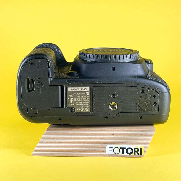 Canon EOS 5D Mark IV | 305057000700