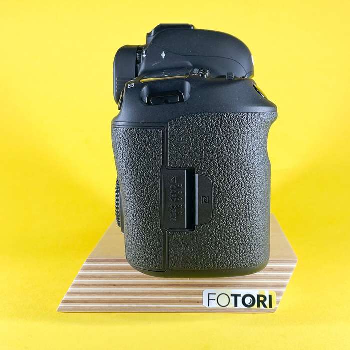 Canon EOS 5D Mark IV | 305057000700
