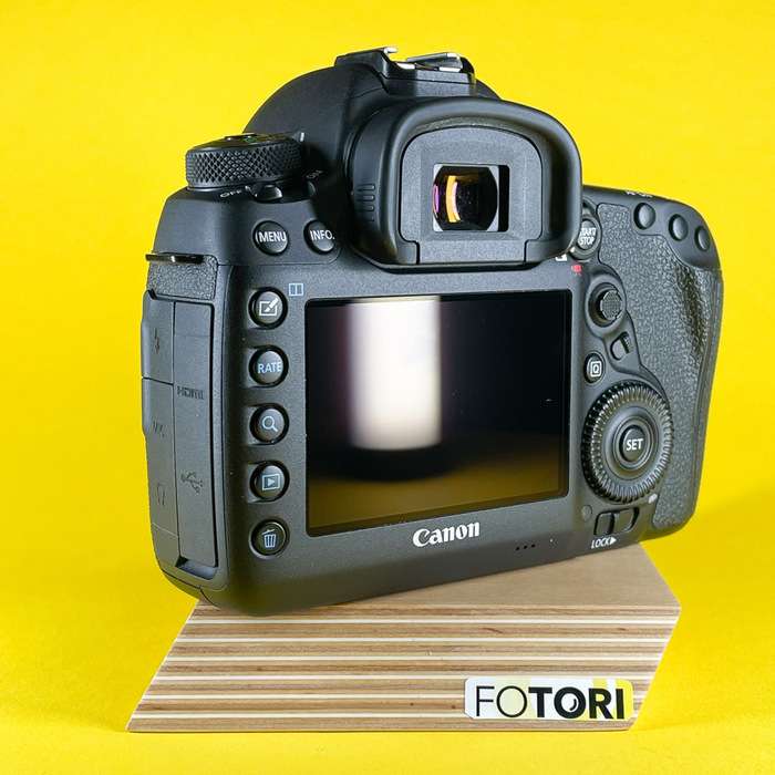 Canon EOS 5D Mark IV | 305057000700