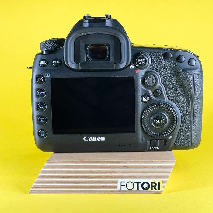 Canon EOS 5D Mark IV | 305057000700