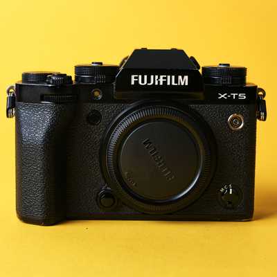 Fujifilm X-T5 + baterie + nabíječka | 3A012894