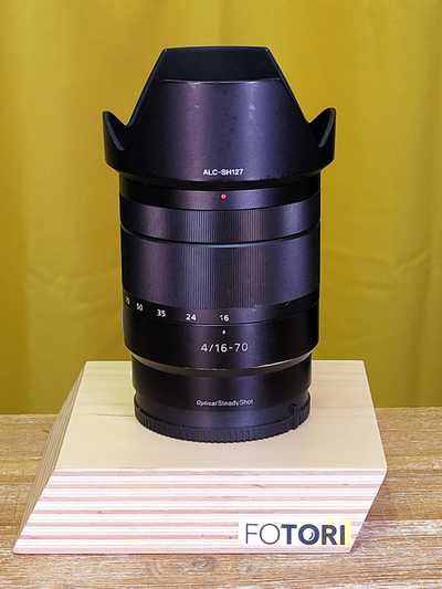 Sony 16-70 mm f/4 Vario-Tessar T* pro bajonet E