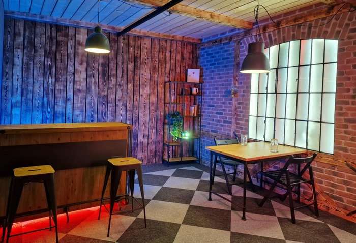 Studio  - podcastový Industriální bar