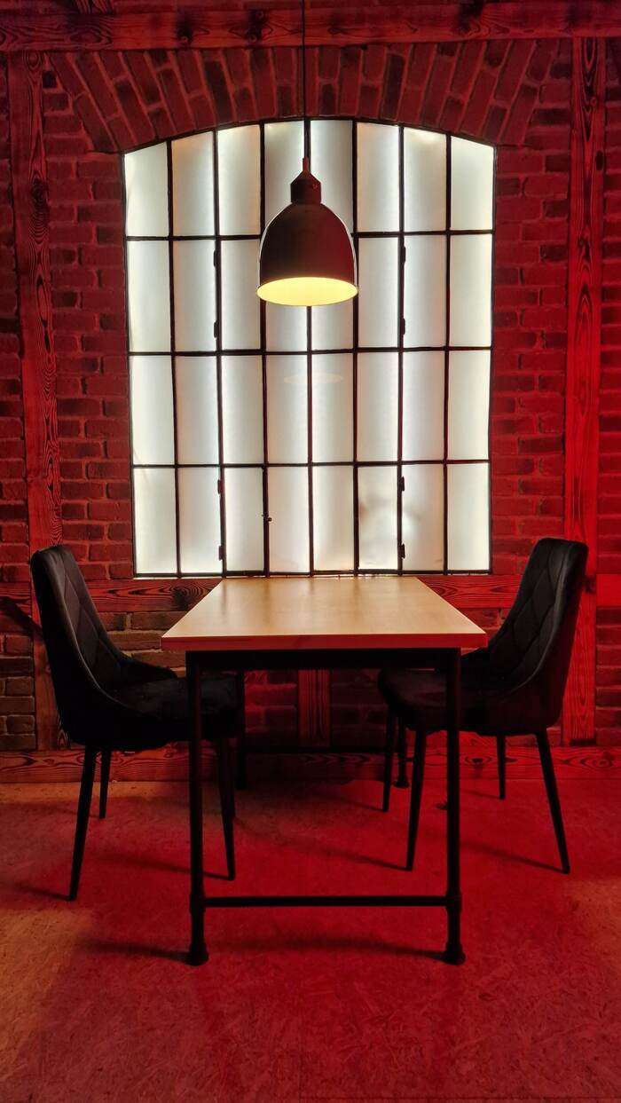 Studio  - podcastový Industriální bar