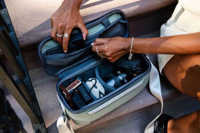 Gomatic Peter McKinnon Luma Camera Sling 9L, Stone |  Brašna přes rameno