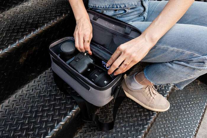 Gomatic Peter McKinnon Luma Camera Sling 9L, Stone |  Brašna přes rameno