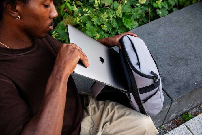 Gomatic  Peter McKinnon Luma Camera Pack 18L, Stone | Batoh