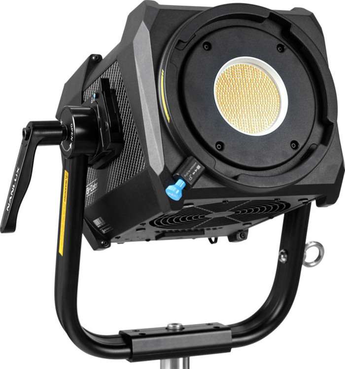 NanLux Evoke 1200B LED bodové světlo s taškou na kolečkách | Bi-Color Světlo