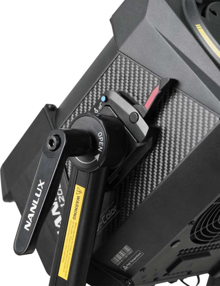 NanLux Evoke 1200B LED bodové světlo s taškou na kolečkách | Bi-Color Světlo