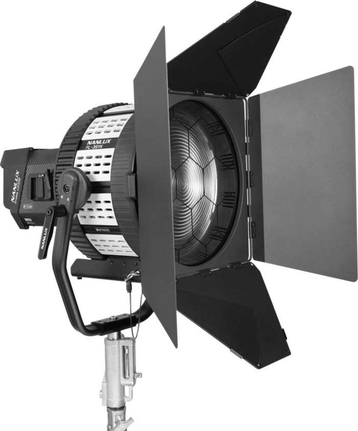 NanLux Evoke 1200B LED bodové světlo s fresnelkou FL-35YK a kufrem do letadla | Bi-Color Světlo