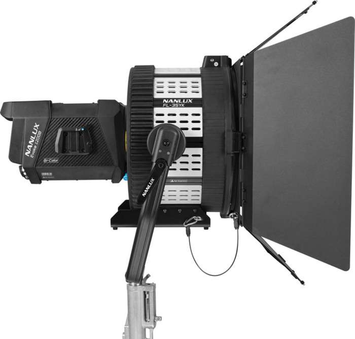 NanLux Evoke 1200B LED bodové světlo s fresnelkou FL-35YK a kufrem do letadla | Bi-Color Světlo