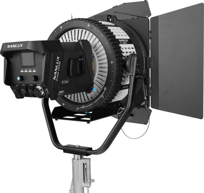 NanLux Evoke 1200B LED bodové světlo s fresnelkou FL-35YK a kufrem do letadla | Bi-Color Světlo