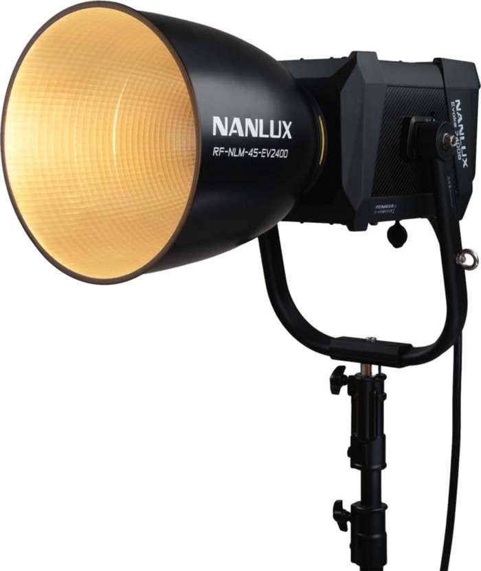 Nanlux Evoke 2400B Spot Light with 45° Reflector | Bi-Color světlo