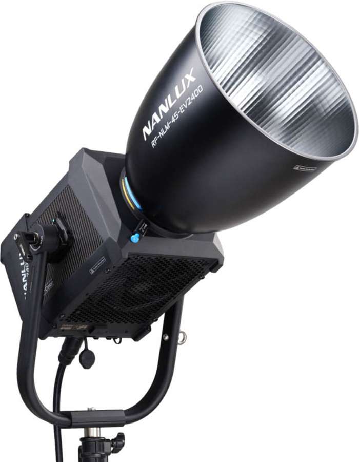 Nanlux Evoke 2400B Spot Light with 45° Reflector | Bi-Color světlo