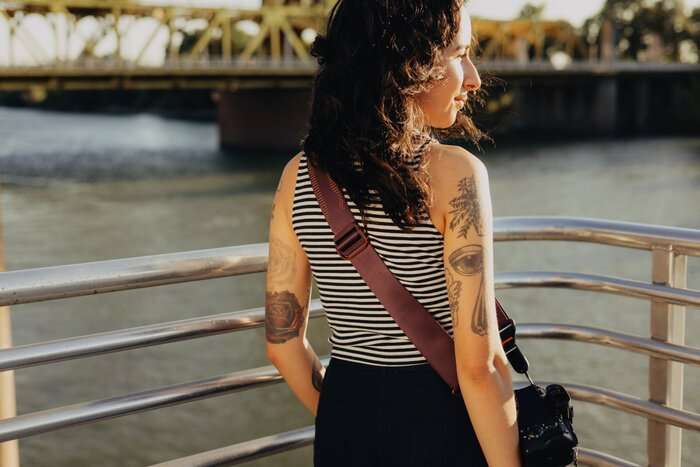 Peak Design Slide Eclipse (švestková)