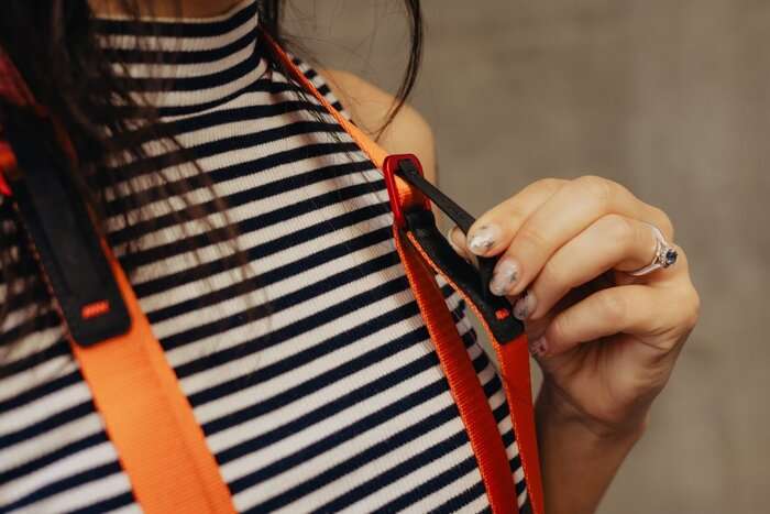 Peak Design Leash Ibis (korálově červená)