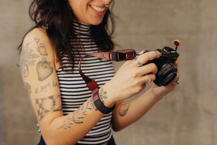 Peak Design Cuff Eclipse (švestková)