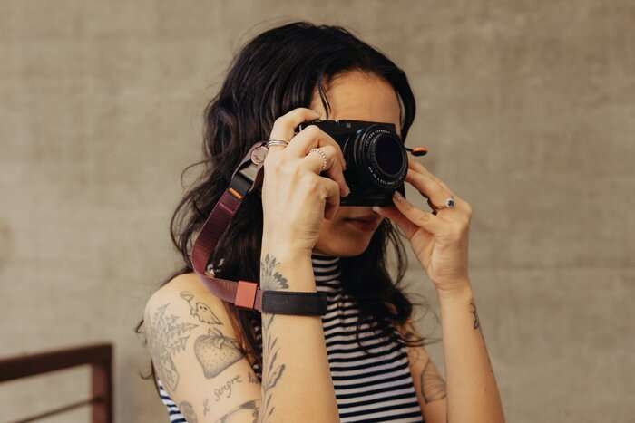 Peak Design Cuff Eclipse (švestková)