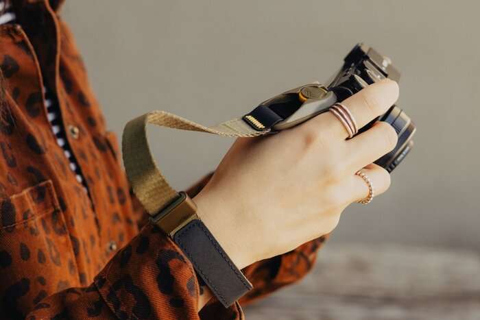 Peak Design Cuff Kelp (pískově hněda)