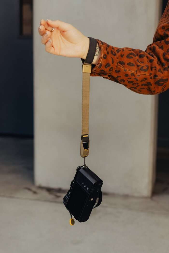 Peak Design Cuff Kelp (pískově hněda)