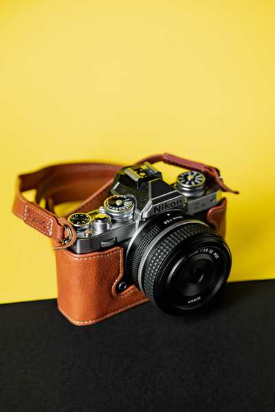SmallRig 3481 Leather Half Case with Shoulder Strap for Nikon Z fc | kožené polo pouzdro s popruhem